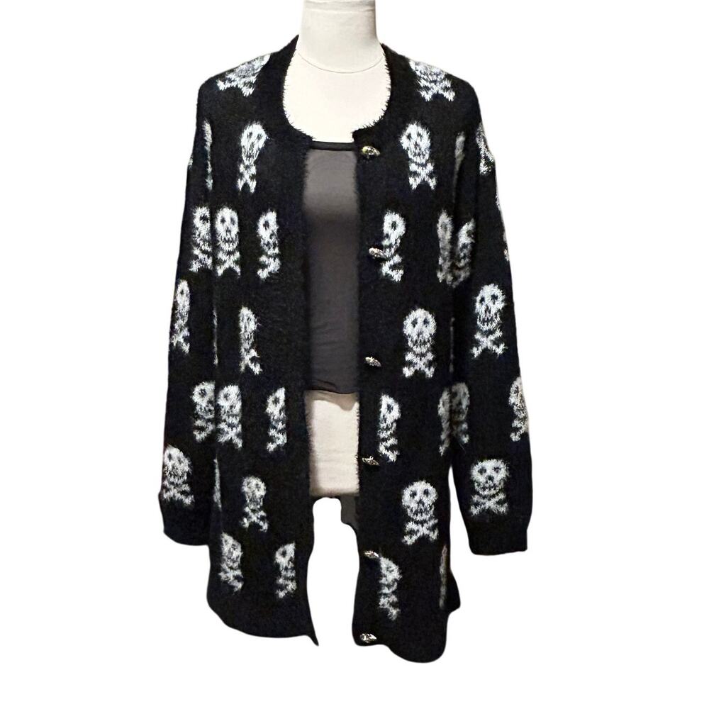 Hot Topic Social Collision Black Skull & Crossbones Fuzzy Sweater Size Large